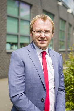 Portrait photo of Mr R Shaw